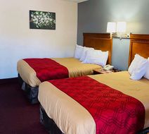 Baymont by Wyndham Lake George Room