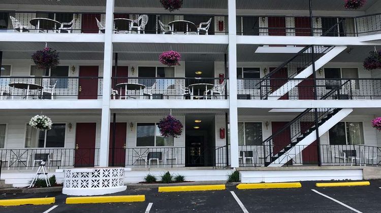 Baymont by Wyndham Lake George Exterior