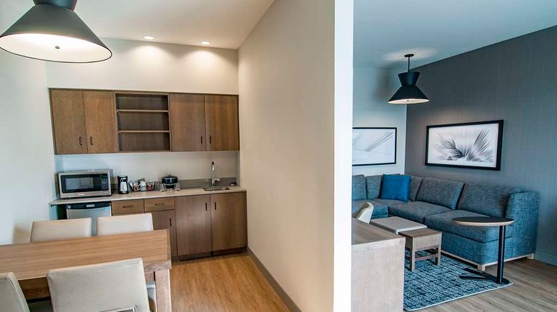 <b>Hyatt Place Sioux Falls South Suite</b>. Images powered by <a href="https://iceportal.shijigroup.com/" title="IcePortal" target="_blank">IcePortal</a>.