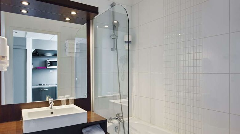 <b>Sure Hotel-Best Western Nantes Beaujoire Room</b>. Images powered by <a href="https://iceportal.shijigroup.com/" title="IcePortal" target="_blank">IcePortal</a>.