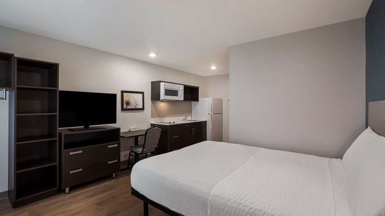 <b>WoodSpring Suites Orlando Clermont Room</b>. Images powered by <a href="https://iceportal.shijigroup.com/" title="IcePortal" target="_blank">IcePortal</a>.