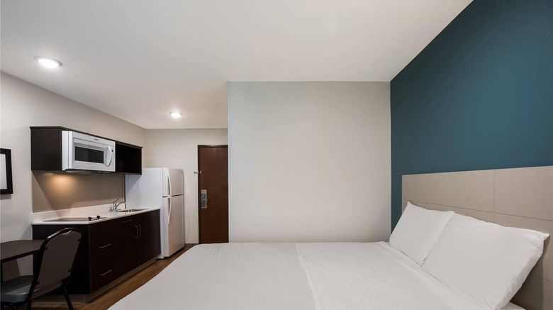 <b>WoodSpring Suites Orlando Clermont Room</b>. Images powered by <a href="https://iceportal.shijigroup.com/" title="IcePortal" target="_blank">IcePortal</a>.