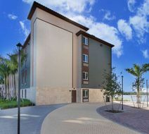 WoodSpring Suites Miramar Exterior