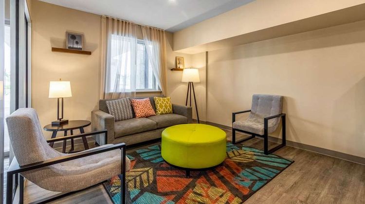 WoodSpring Suites Miramar Lobby