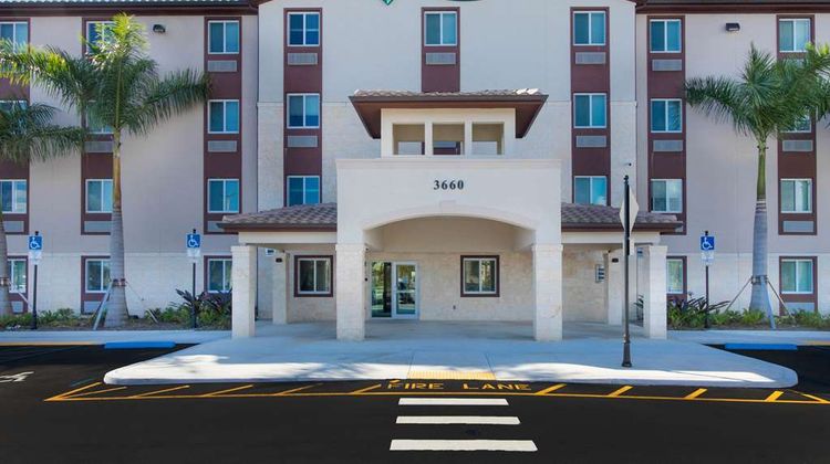 WoodSpring Suites Miramar Exterior