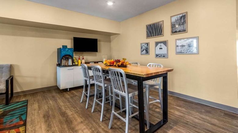 <b>WoodSpring Suites Miramar Lobby</b>. Images powered by <a href="https://iceportal.shijigroup.com/" title="IcePortal" target="_blank">IcePortal</a>.