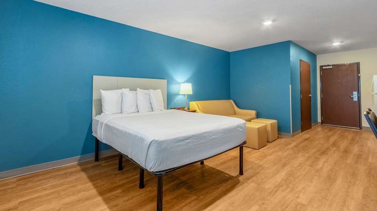 WoodSpring Suites Miramar Room