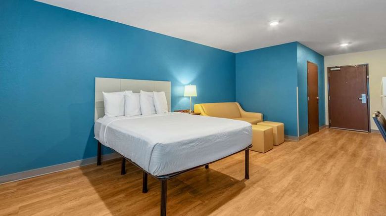 <b>WoodSpring Suites Miramar Room</b>. Images powered by <a href="https://iceportal.shijigroup.com/" title="IcePortal" target="_blank">IcePortal</a>.