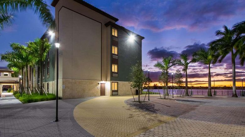 <b>WoodSpring Suites Miramar Exterior</b>. Images powered by <a href="https://iceportal.shijigroup.com/" title="IcePortal" target="_blank">IcePortal</a>.