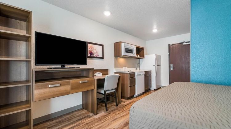 WoodSpring Suites Davenport Room