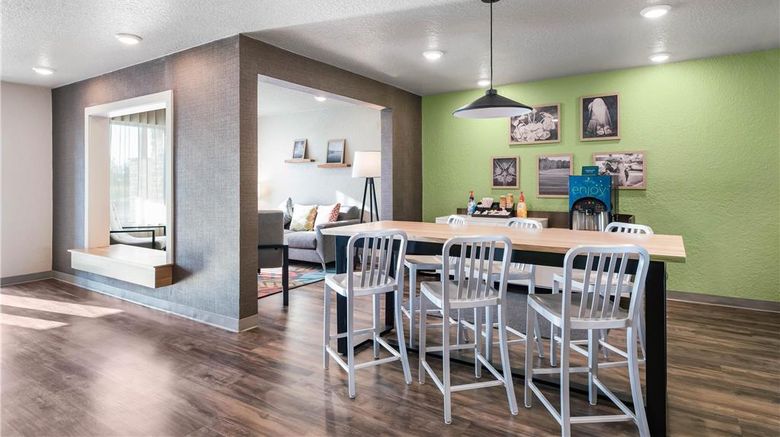 <b>WoodSpring Suites Davenport Lobby</b>. Images powered by <a href="https://iceportal.shijigroup.com/" title="IcePortal" target="_blank">IcePortal</a>.