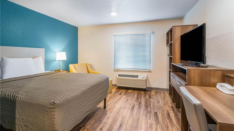 WoodSpring Suites Davenport Room