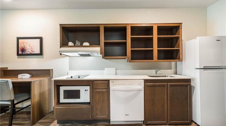 <b>WoodSpring Suites Davenport Room</b>. Images powered by <a href="https://iceportal.shijigroup.com/" title="IcePortal" target="_blank">IcePortal</a>.