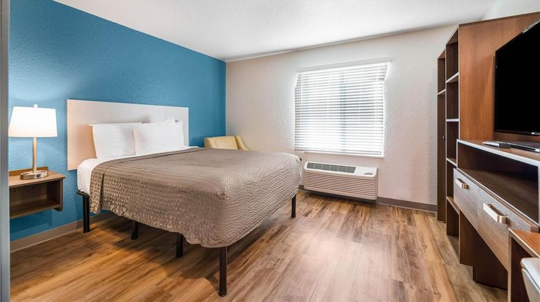 <b>WoodSpring Suites Davenport Room</b>. Images powered by <a href="https://iceportal.shijigroup.com/" title="IcePortal" target="_blank">IcePortal</a>.
