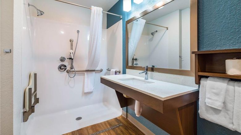 <b>WoodSpring Suites Davenport Room</b>. Images powered by <a href="https://iceportal.shijigroup.com/" title="IcePortal" target="_blank">IcePortal</a>.