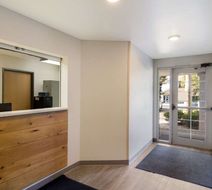 WoodSpring Suites I-295 East Lobby