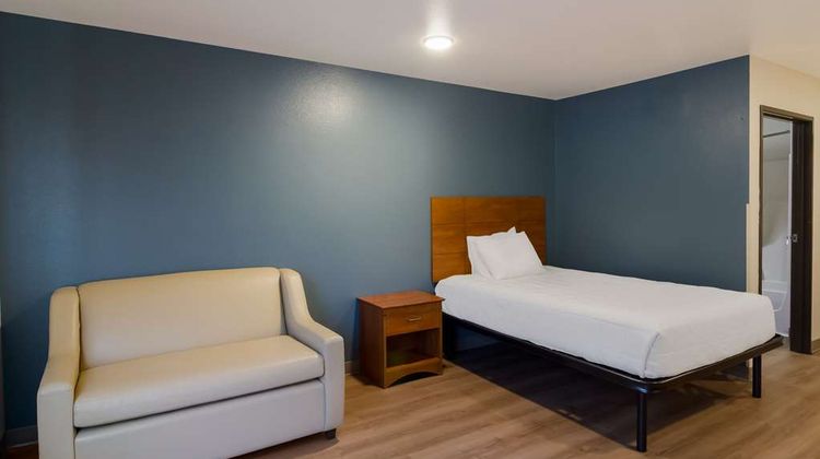 WoodSpring Suites I-295 East Room