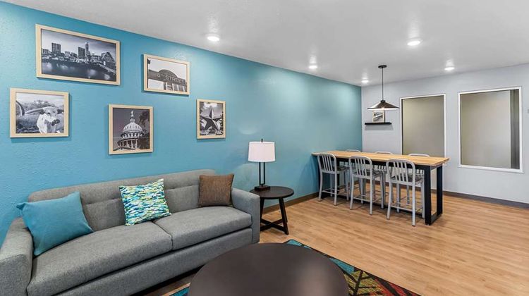 WoodSpring Suites Austin North I-35 Lobby