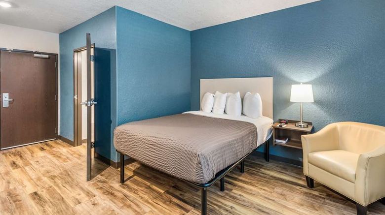 <b>WoodSpring Suites Bradenton Room</b>. Images powered by <a href="https://iceportal.shijigroup.com/" title="IcePortal" target="_blank">IcePortal</a>.