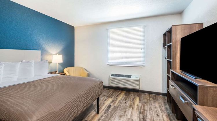 WoodSpring Suites Bradenton Room