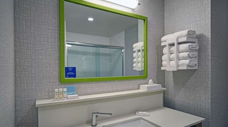 Hampton Inn Las Vegas Strip South Room