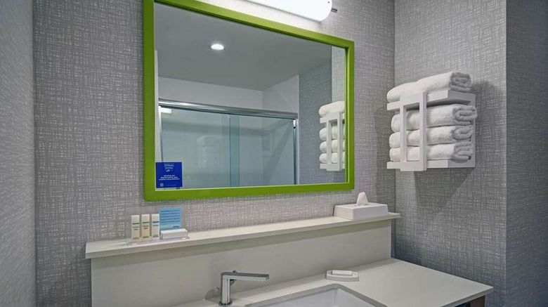 <b>Hampton Inn Las Vegas Strip South Room</b>. Images powered by <a href="https://iceportal.shijigroup.com/" title="IcePortal" target="_blank">IcePortal</a>.