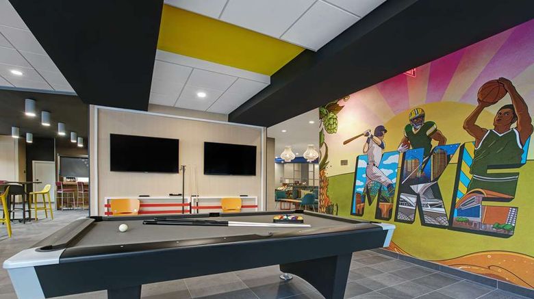 <b>Tru by Hilton Milwaukee Downtown Lobby</b>. Images powered by <a href="https://iceportal.shijigroup.com/" title="IcePortal" target="_blank">IcePortal</a>.