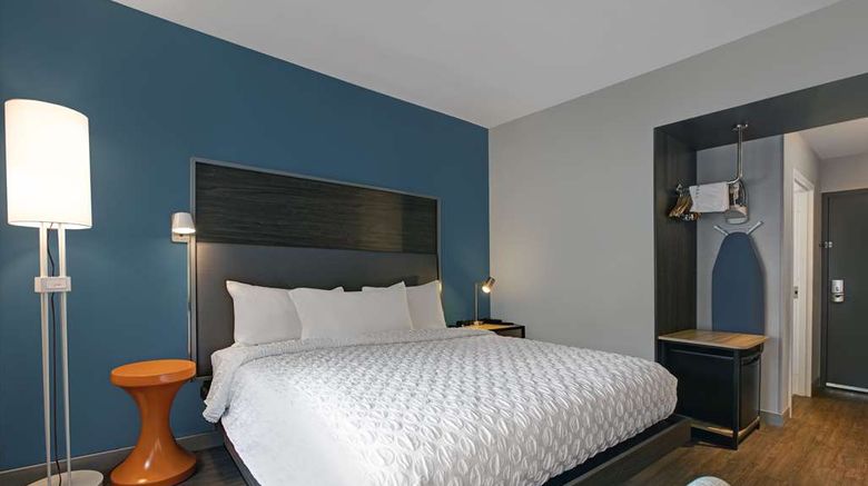 <b>Tru by Hilton Milwaukee Downtown Room</b>. Images powered by <a href="https://iceportal.shijigroup.com/" title="IcePortal" target="_blank">IcePortal</a>.