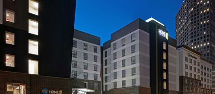 Tru by Hilton Milwaukee Downtown Exterior