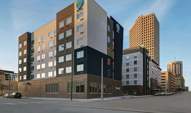 Tru by Hilton Milwaukee Downtown Exterior