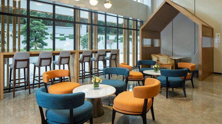 <b>Hilton Garden Inn Guizhou Maotai Town Lobby</b>. Images powered by <a href="https://iceportal.shijigroup.com/" title="IcePortal" target="_blank">IcePortal</a>.
