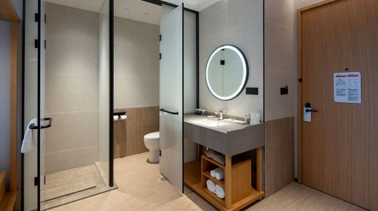 <b>Hilton Garden Inn Guizhou Maotai Town Room</b>. Images powered by <a href="https://iceportal.shijigroup.com/" title="IcePortal" target="_blank">IcePortal</a>.
