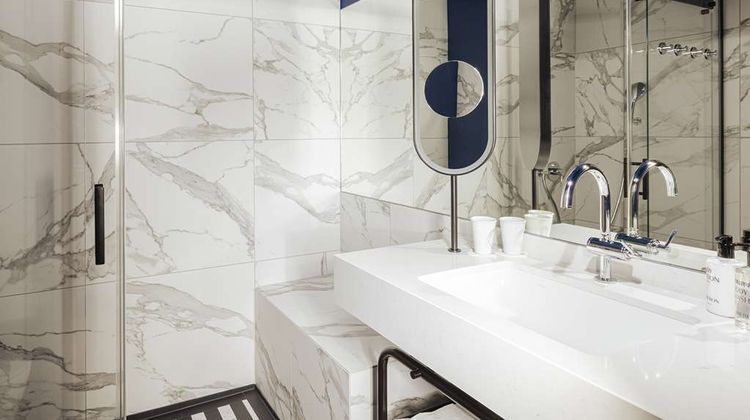 Ameron Bellerive au Lac Room