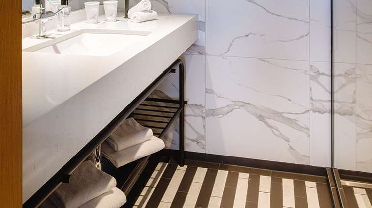 Ameron Bellerive au Lac Room