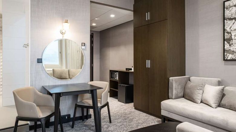 <b>Radisson Hotel Suites Amsterdam South Room</b>. Images powered by <a href="https://iceportal.shijigroup.com/" title="IcePortal" target="_blank">IcePortal</a>.
