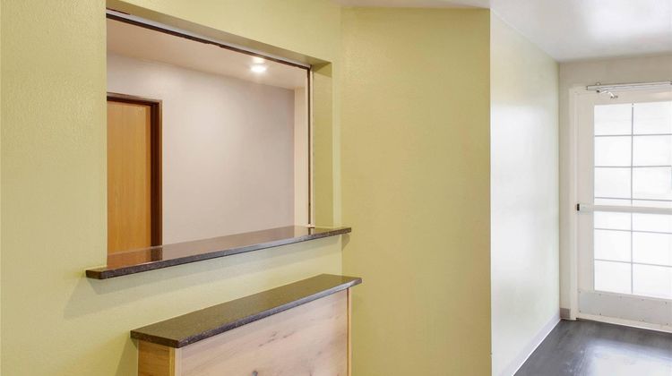 WoodSpring Suites Conroe Lobby