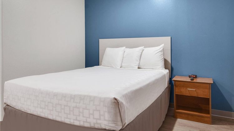 WoodSpring Suites Conroe Room