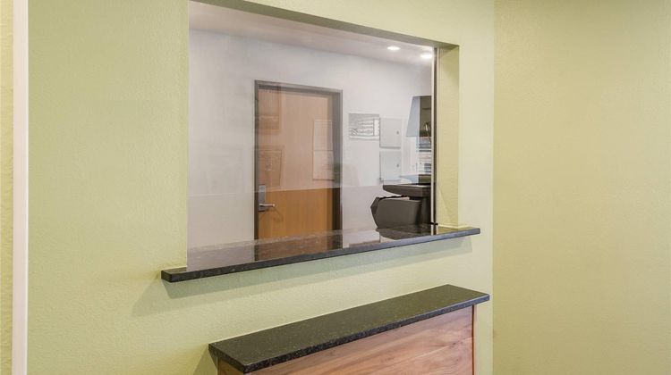 WoodSpring Suites Houston La Porte Lobby