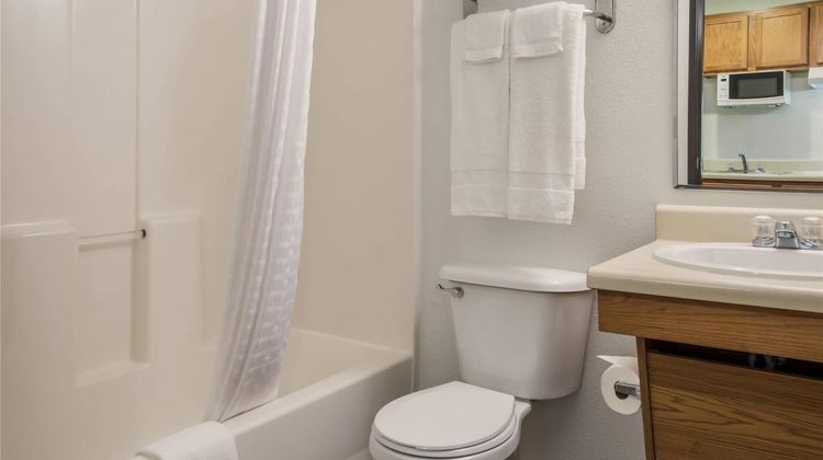 WoodSpring Suites Houston La Porte Room