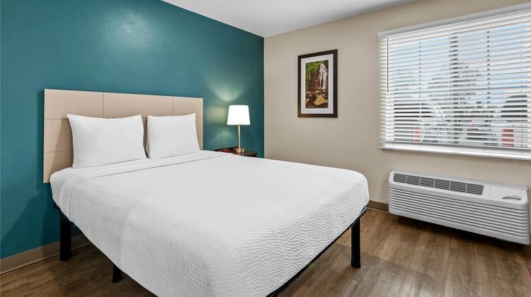 WoodSpring Suites San Antonio South Room
