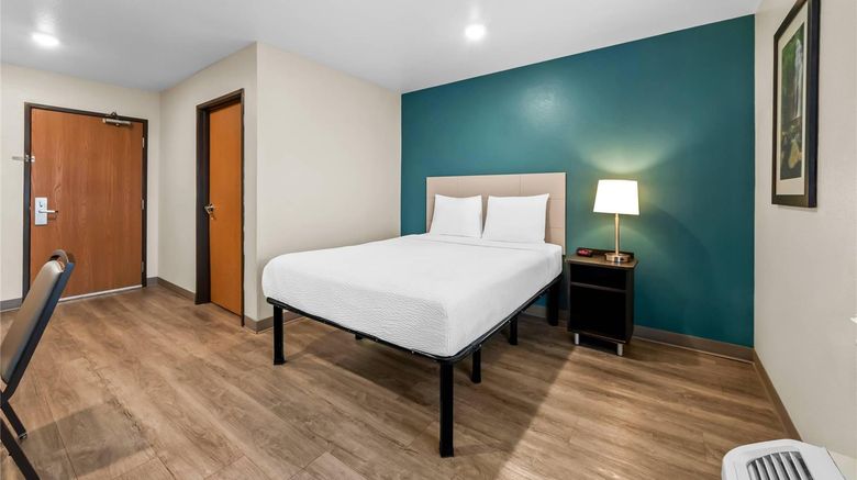 <b>WoodSpring Suites San Antonio South Room</b>. Images powered by <a href="https://iceportal.shijigroup.com/" title="IcePortal" target="_blank">IcePortal</a>.