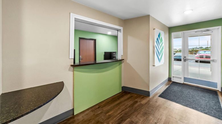 <b>WoodSpring Suites San Antonio South Lobby</b>. Images powered by <a href="https://iceportal.shijigroup.com/" title="IcePortal" target="_blank">IcePortal</a>.