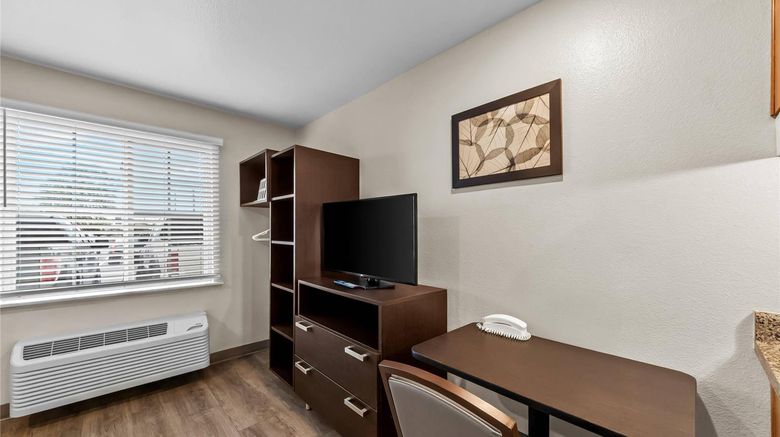 <b>WoodSpring Suites San Antonio South Room</b>. Images powered by <a href="https://iceportal.shijigroup.com/" title="IcePortal" target="_blank">IcePortal</a>.