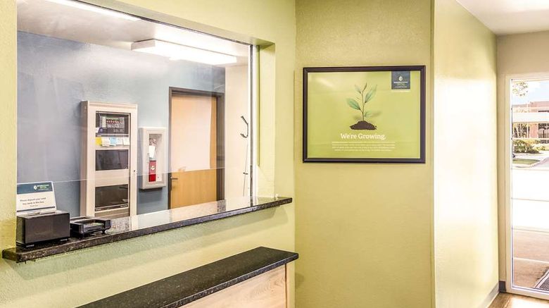 <b>WoodSpring Suites Houston Baytown Lobby</b>. Images powered by <a href="https://iceportal.shijigroup.com/" title="IcePortal" target="_blank">IcePortal</a>.