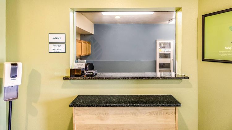 WoodSpring Suites Houston Baytown Lobby