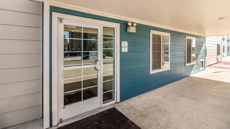WoodSpring Suites Houston Baytown Exterior