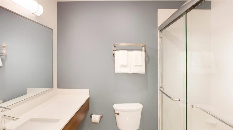 WoodSpring Suites Signature Northwest Room
