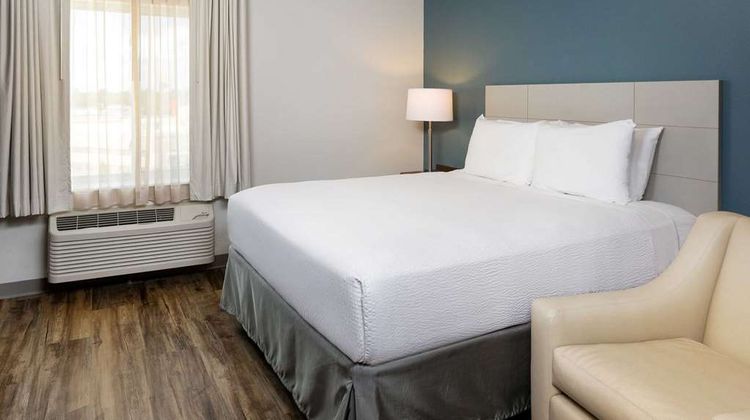 WoodSpring Suites Signature Houston IAH Room