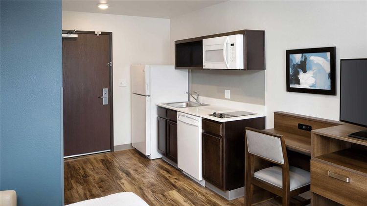 WoodSpring Suites Signature Houston IAH Room
