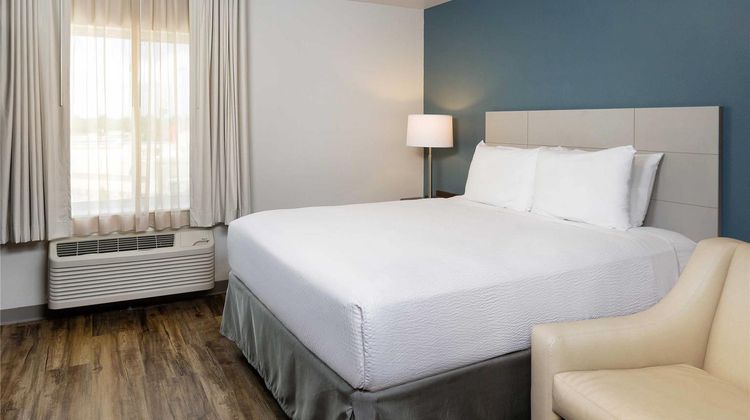 WoodSpring Suites Signature Houston IAH Room